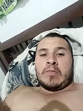 Snapshot of santiii___12 chatting on December 17, 7:25 am santiii 12 online show from December 17, 7:25 am