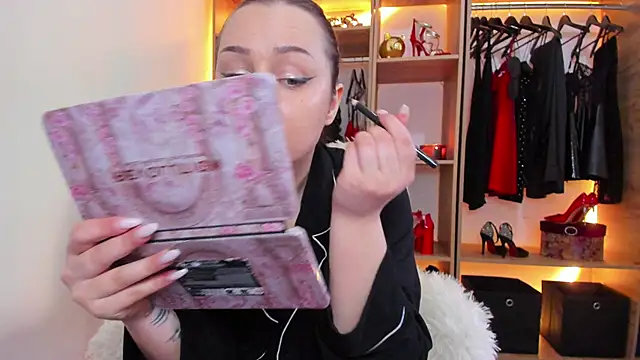 XynthiaHS online show from November 15, 8:44 am