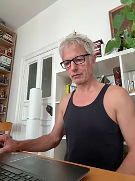 SexyLeon8 online show from September 15, 9:20 am