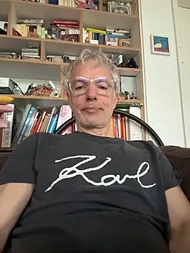 Snapshot of SexyLeon8 chatting on April 24, 5:32 am SexyLeon8 online show from April 24, 5:32 am
