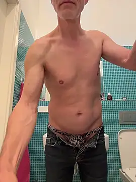 Snapshot of SexyLeon8 chatting on May 8, 8:14 pm SexyLeon8 online show from May 8, 8:14 pm