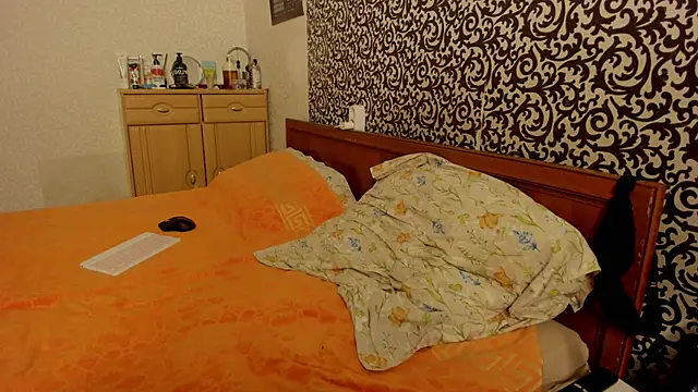 romiosabrino online show from April 20, 7:04 pm