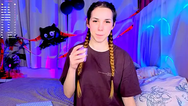 -CindyLou online show from October 31, 8:43 pm