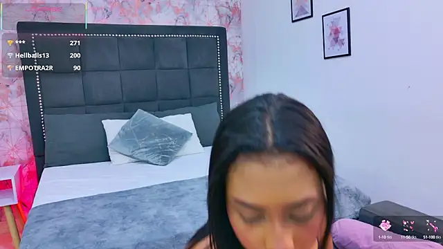 Snapshot of Becca_Grims chatting on September 24, 3:32 am Becca Grims online show from September 24, 3:32 am