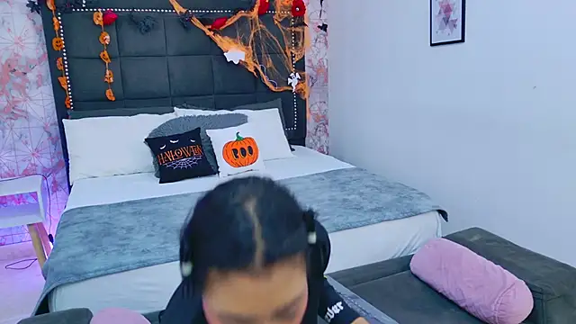 Snapshot of Becca_Grims chatting on October 29, 3:31 am Becca Grims online show from October 29, 3:31 am