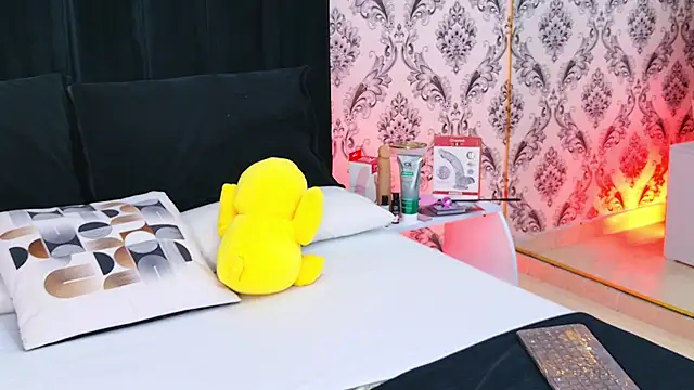 Snapshot of Becca_Grims chatting on November 6, 3:29 am Becca Grims online show from November 6, 3:29 am