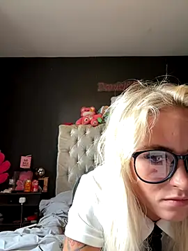 Snapshot of ShortySweet chatting on September 15, 3:34 pm ShortySweet online show from September 15, 3:34 pm