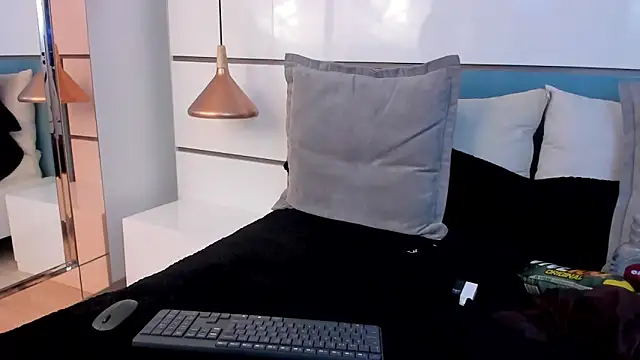 Snapshot of Ashkoreh chatting on December 13, 8:04 pm Ashkoreh online show from December 13, 8:04 pm