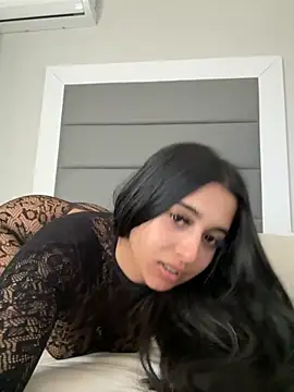 LilMisIndianx online show from November 24, 9:42 am