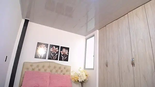 pinky f00x online show from April 16, 7:14 pm