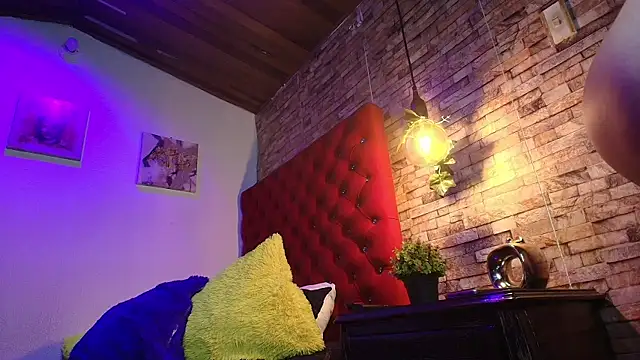 Victoria Thompson1 online show from November 8, 8:51 pm