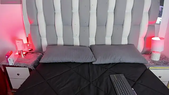 Adaara Rey online show from October 6, 8:06 pm