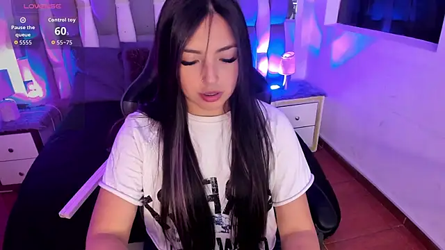 Adaara Rey online show from October 27, 8:02 pm