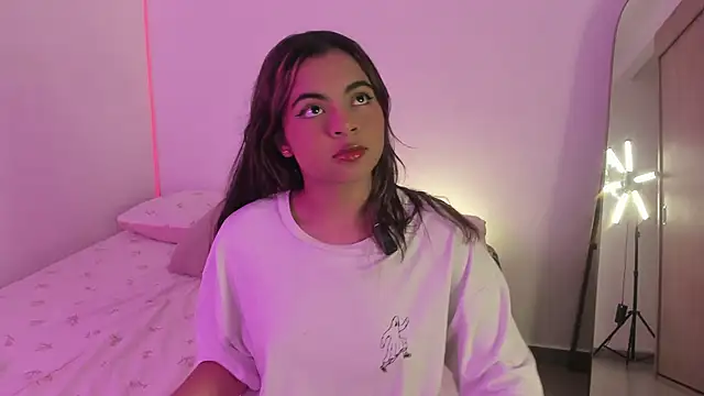 Snapshot of valy_shyness chatting on October 12, 12:20 am valy shyness online show from October 12, 12:20 am