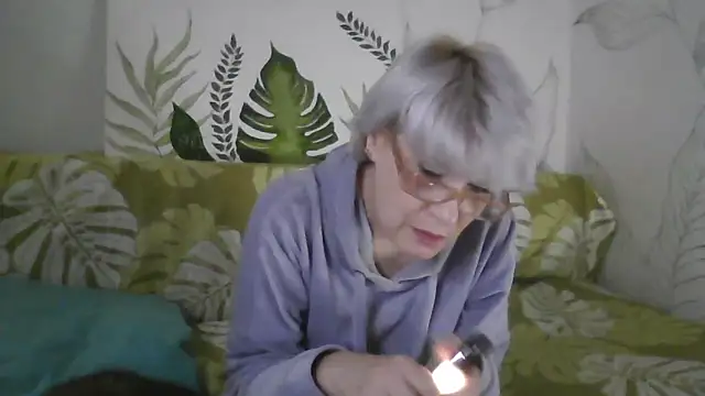 Catty Lady online show from December 19, 6:04 pm