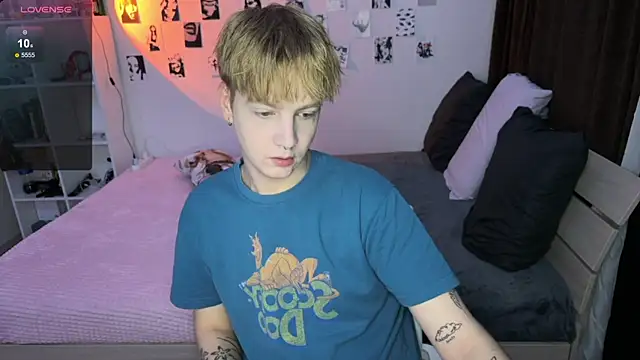 Snapshot of olivertasty chatting on September 15, 12:43 am olivertasty online show from September 15, 12:43 am