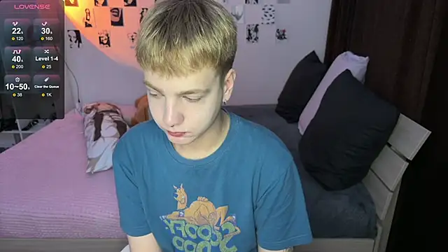 Snapshot of olivertasty chatting on September 20, 5:52 am olivertasty online show from September 20, 5:52 am