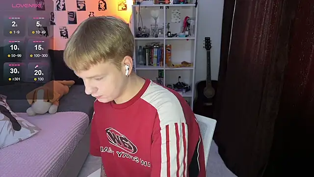 Snapshot of olivertasty chatting on October 1, 10:43 am olivertasty online show from October 1, 10:43 am