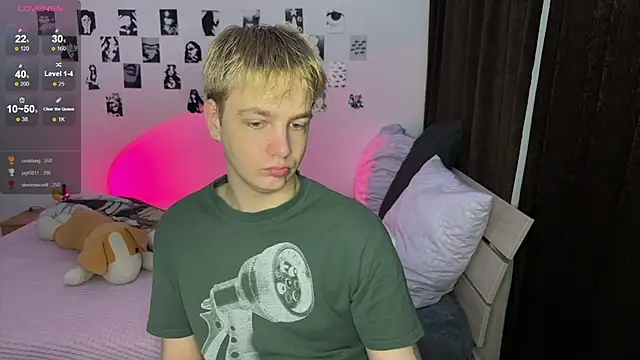 Snapshot of olivertasty chatting on December 2, 4:40 am olivertasty online show from December 2, 4:40 am