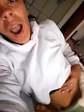 Snapshot of SharonDustLove chatting on October 3, 11:51 am SharonDustLove online show from October 3, 11:51 am