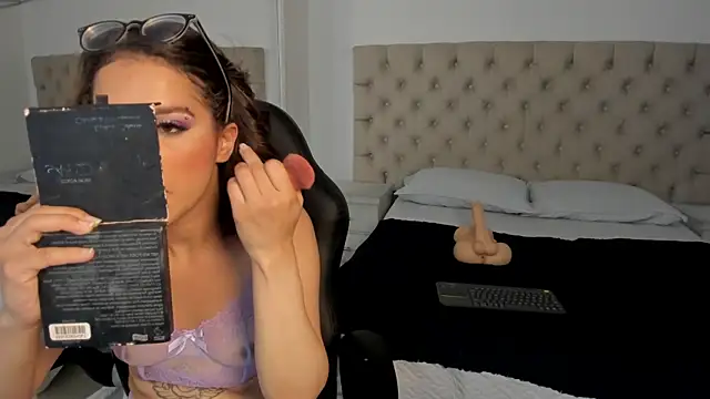 Snapshot of ZoeWestt chatting on September 12, 9:04 pm ZoeWestt online show from September 12, 9:04 pm