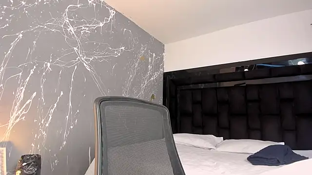 Snapshot of ZoeWestt chatting on October 20, 1:11 pm ZoeWestt online show from October 20, 1:11 pm