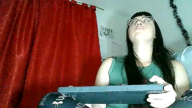 Snapshot of lareinalareinadelanal chatting on December 5, 1:14 am lareinalareinadelanal online show from December 5, 1:14 am