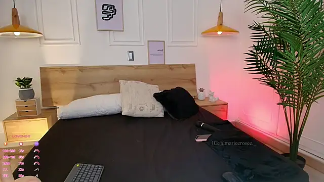 Mariee rosee online show from April 17, 9:29 pm