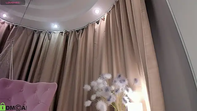 Snapshot of Naomi___Rias chatting on October 27, 11:20 pm Naomi Rias online show from October 27, 11:20 pm