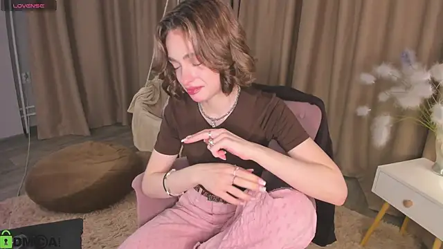 Snapshot of Naomi___Rias chatting on November 7, 12:43 am Naomi Rias online show from November 7, 12:43 am