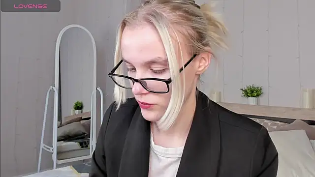 Carolin Miller online show from September 23, 6:16 am