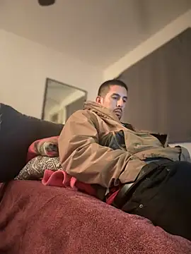 Snapshot of himNIGuys chatting on November 29, 5:21 am himNIGuys online show from November 29, 5:21 am