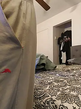 Snapshot of himNIGuys chatting on February 5, 2:16 am himNIGuys online show from February 5, 2:16 am