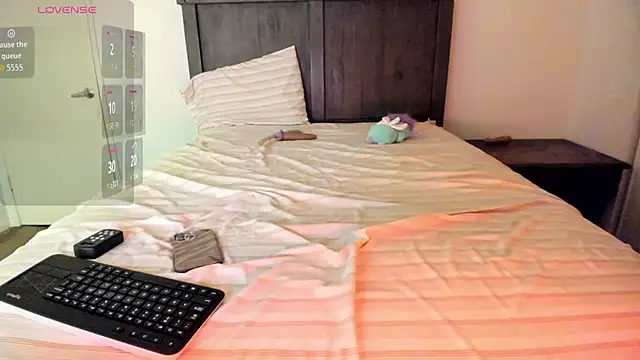 Snapshot of mayaamor chatting on December 1, 7:13 am mayaamor online show from December 1, 7:13 am