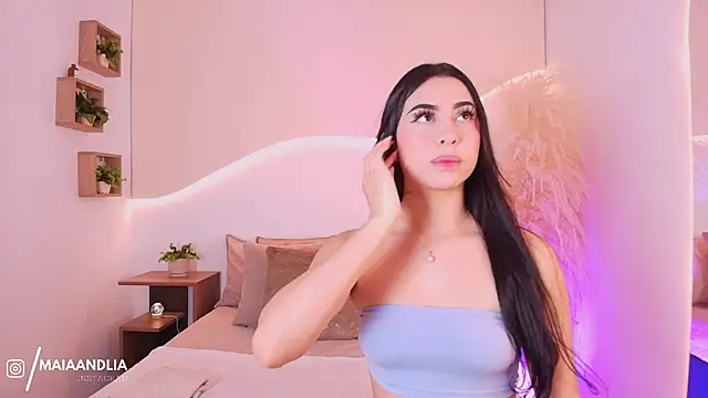 maia lia  online show from October 6, 6:27 pm