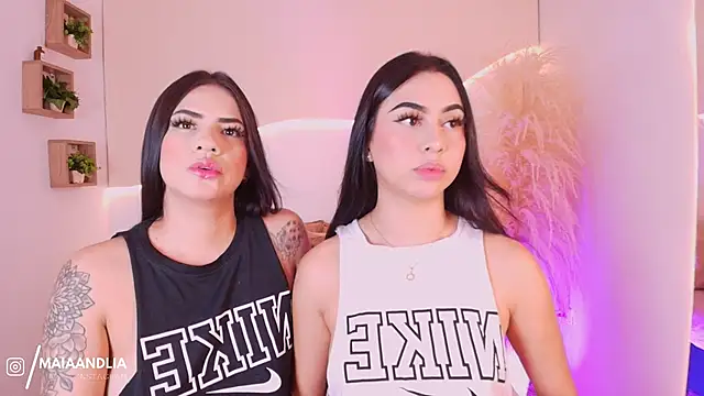 maia lia  online show from October 7, 11:46 pm