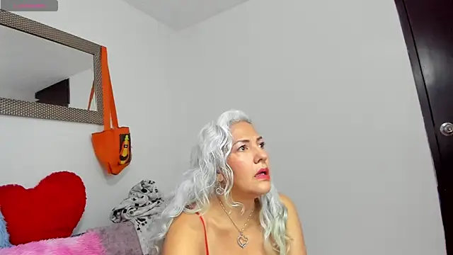 Snapshot of marilyn70 chatting on October 28, 10:45 pm marilyn70 online show from October 28, 10:45 pm