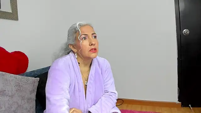 Snapshot of marilyn70 chatting on November 16, 1:33 am marilyn70 online show from November 16, 1:33 am