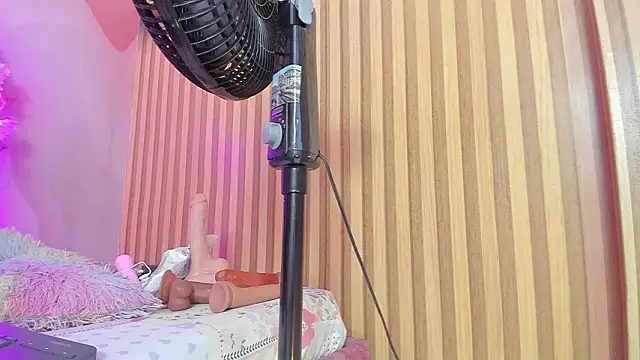 violet taylor  online show from January 15, 2:16 am