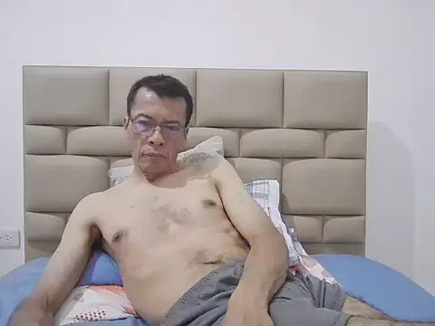 skinnylatino51 online show from November 12, 12:11 am