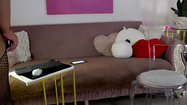 oliviathea online show from March 8, 11:30 pm