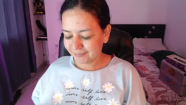 Abbyjoness21 online show from October 16, 1:01 pm