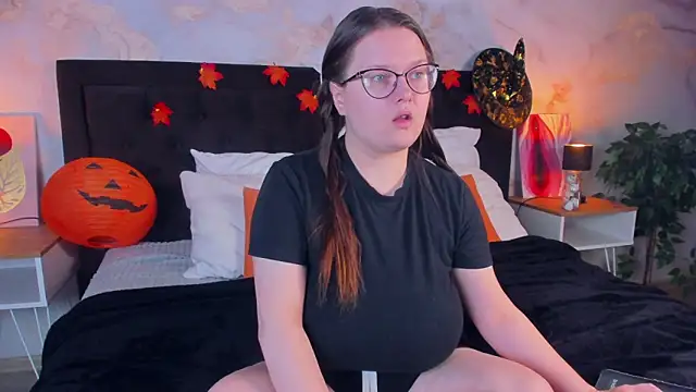 Snapshot of HelenDanvers chatting on October 23, 9:46 pm HelenDanvers online show from October 23, 9:46 pm