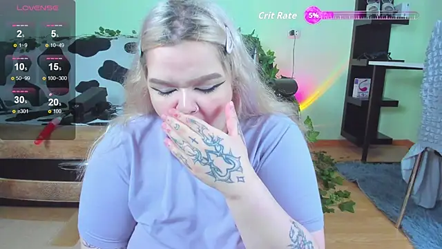 Snapshot of _CandyM1lky_ chatting on September 11, 6:24 am CandyM1lky online show from September 11, 6:24 am