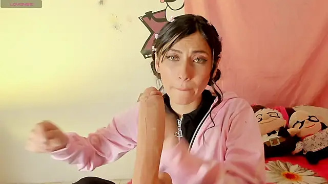 Snapshot of Alanaloiiss_ chatting on November 8, 4:12 am Alanaloiiss online show from November 8, 4:12 am