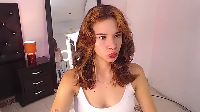 Snapshot of miascarlet_16 chatting on November 27, 1:46 pm miascarlet 16 online show from November 27, 1:46 pm