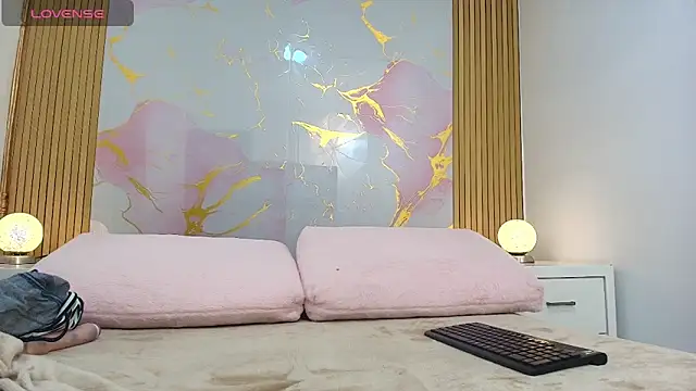 Snapshot of JulietaMills chatting on November 7, 7:36 pm JulietaMills online show from November 7, 7:36 pm