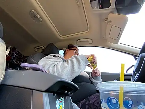 Snapshot of GirlSquirt chatting on November 2, 7:05 pm GirlSquirt online show from November 2, 7:05 pm