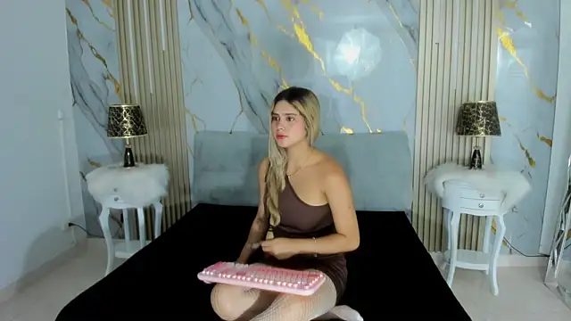 Snapshot of sharon_greey chatting on September 22, 10:12 pm sharon greey online show from September 22, 10:12 pm