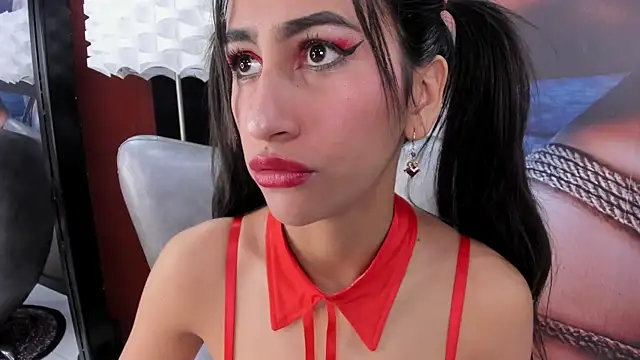 Snapshot of miss___taylor chatting on October 8, 2:31 am miss taylor online show from October 8, 2:31 am